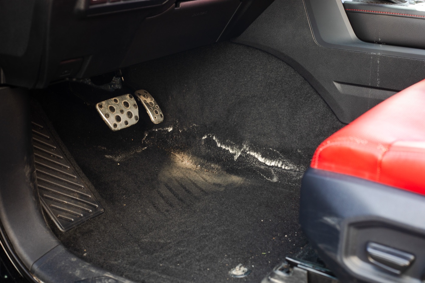 Dirty Tundra rubber floor mat before detail